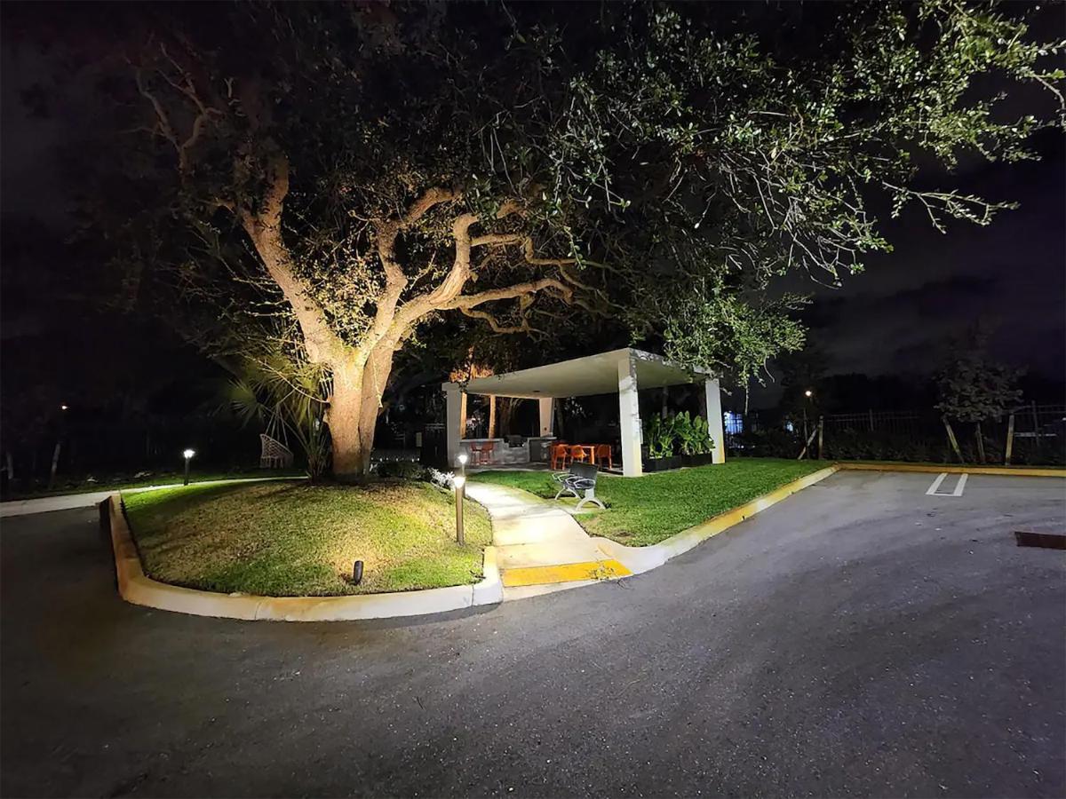 Lux Place And Cozy 3Beds 2Rooms Enjoy Life In Wpb Gym, Ev Station Nearby The Downtown And Beaches West Palm Beach Exterior photo